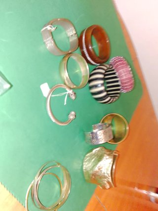Pulseras varias