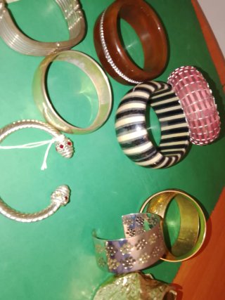 Pulseras varias