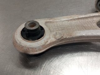 BRAZO SUSPENSION INFERIOR DELANTERO DERECHO DS 7