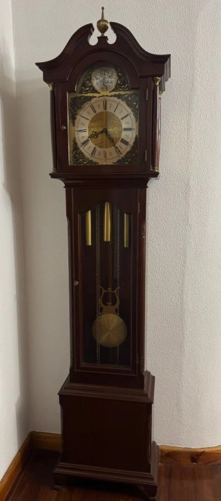 Reloj de pie antiguo madera roble.