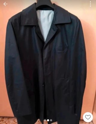 Gabardina estilo con cuello y solapa