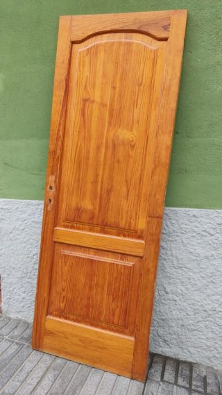 Puerta madera maciza