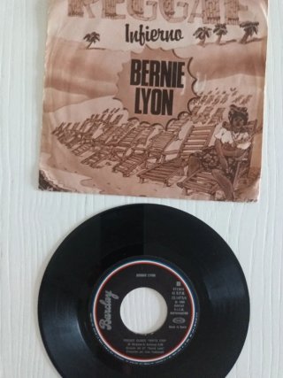 SINGLES REGGAE