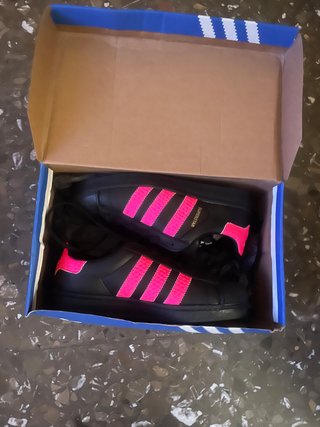 Adidas Superstar Negro y Rosa
