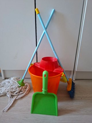 Juego de limpieza infantil