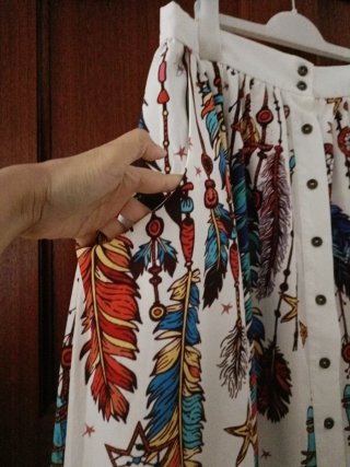 Falda boho con estampado de plumas y atrapasueños