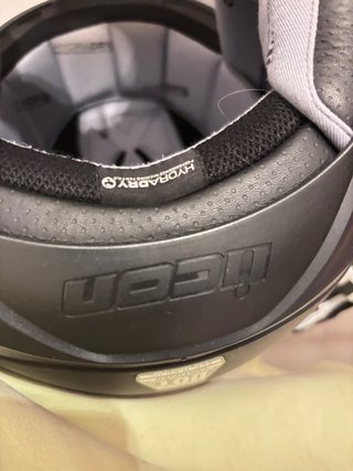 Casco de moto negro ICON