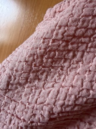 Top rosa texturizado