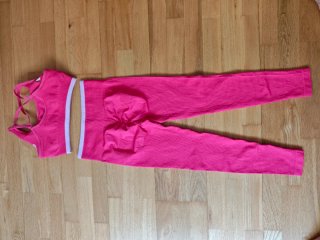 Conjunto deportivo rosa