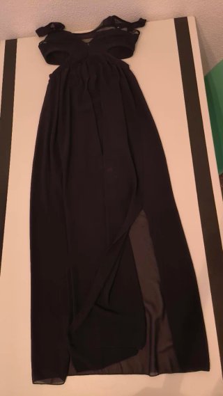 Vestido de fiesta negro con transparencias