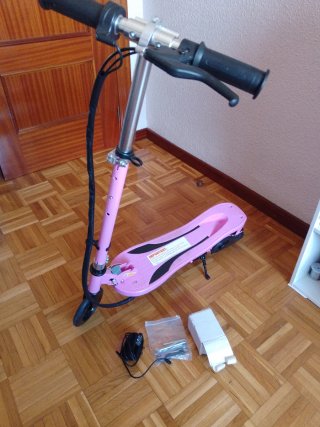 Patinete eléctrico infantil rosa