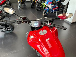Ducati Diavel V4 Roja y Negra