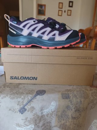 Zapatillas Salomon Moradas y Negras