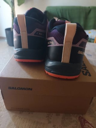 Zapatillas Salomon Moradas y Negras
