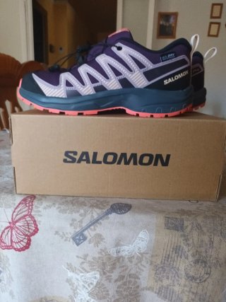 Zapatillas Salomon Moradas y Negras