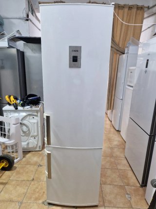 Nevera marca AEG altura 2 metro ancho 60cm cla
