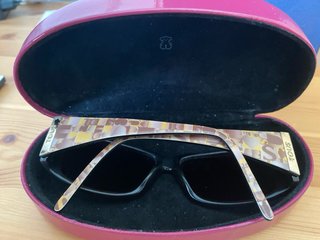 Gafas de sol Tous negras y rosas
