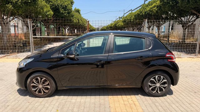 Peugeot 208 2013