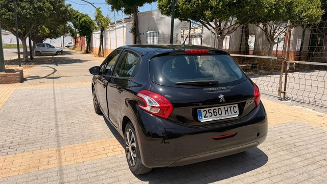 Peugeot 208 2013