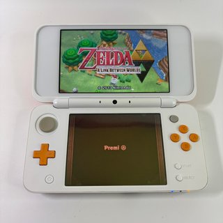 NEW Nintendo 2DS XL bianco