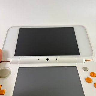 NEW Nintendo 2DS XL bianco