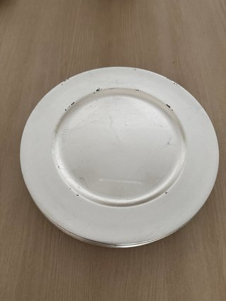 Bajo plato decorativo plateado