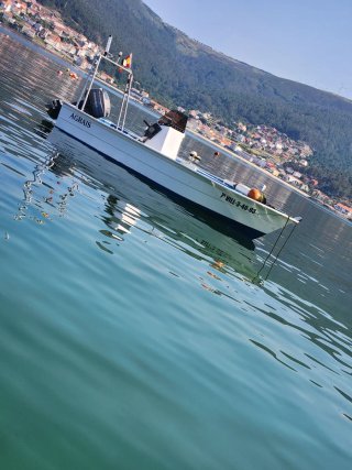 Lancha planeadora 4,40m