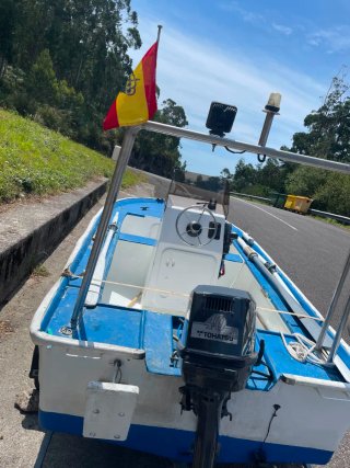 Lancha planeadora 4,40m
