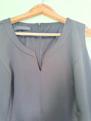 Vestido negro elegante señora