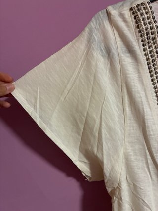 Camiseta H&M beige con abalorios