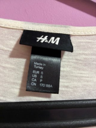 Camiseta H&M beige con abalorios