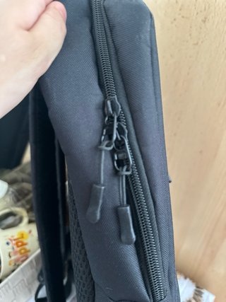 Mochila Negra Diseño Moderno Minimalista