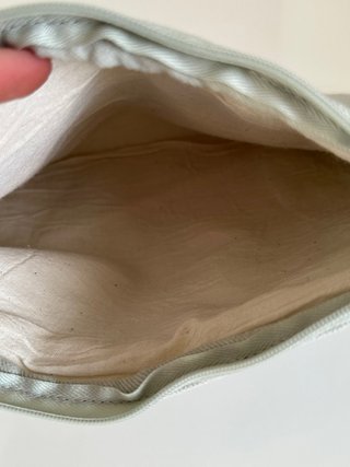 Pochette tela grigia farfalla ricamata