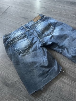Pantalones cortos vaqueros Guess desgastados