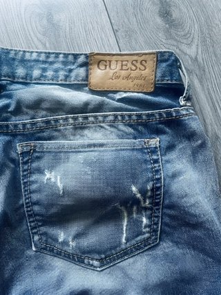 Pantalones cortos vaqueros Guess desgastados
