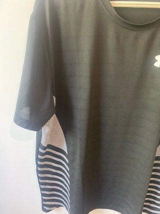 Camiseta deportiva Under Armour negra