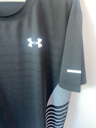 Camiseta deportiva Under Armour negra
