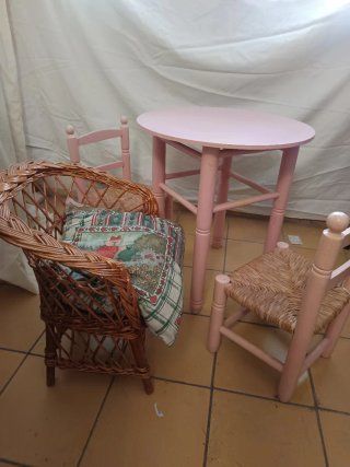 Mesa y 2 Sillas Infantiles Rosas