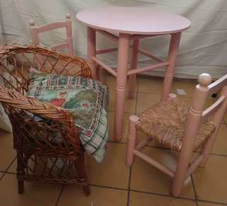 Mesa y 2 Sillas Infantiles Rosas