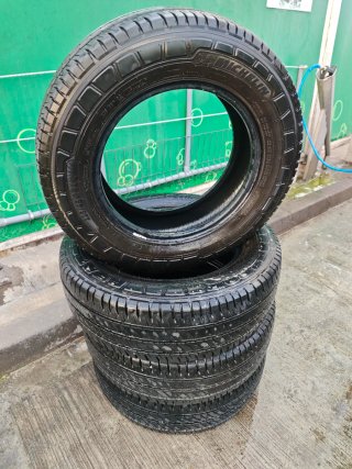 2 Neumáticos de carga Michelin