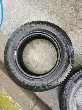 2 Neumáticos de carga Michelin