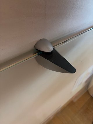 Escritorio cristal curvo con cajonera blanca