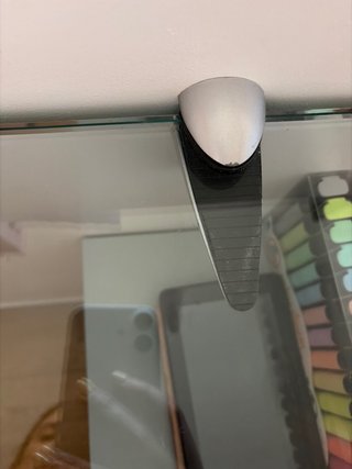 Escritorio cristal curvo con cajonera blanca