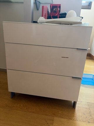 Escritorio cristal curvo con cajonera blanca
