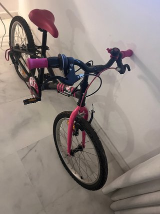 Bicicleta infantil BTWIN rosa y negra