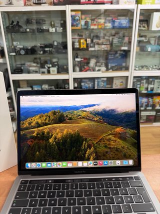 MacBook Pro 13” 2020 i5 8GB 256GB SSD