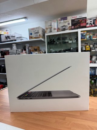 MacBook Pro 13” 2020 i5 8GB 256GB SSD