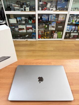 MacBook Pro 13” 2020 i5 8GB 256GB SSD