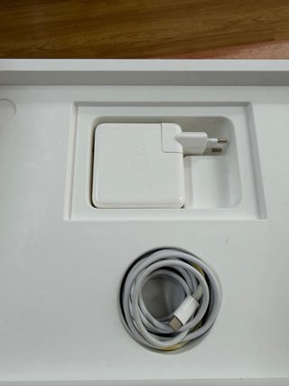 MacBook Pro 13” 2020 i5 8GB 256GB SSD