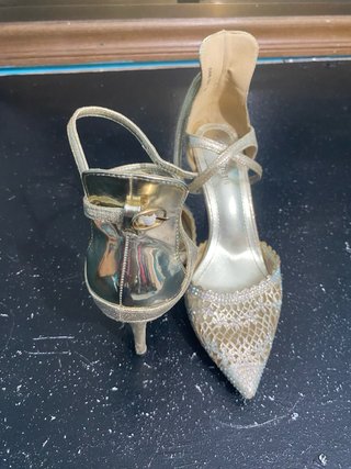 Sandalias de tacón doradas